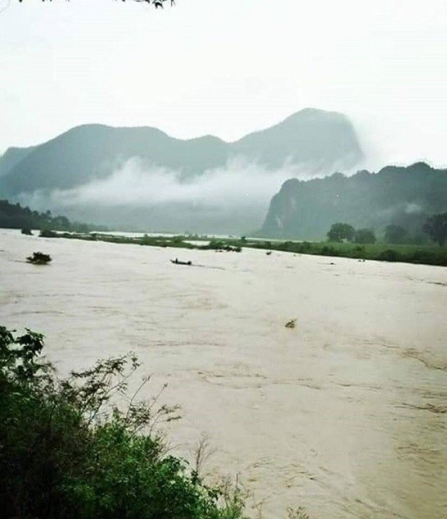 Phong[-]Nha[-]-[-]Kẻ[-]Bàng[-]tạm[-]ngừng[-]đón[-]khách[-]vì[-]mưa[-]lớn